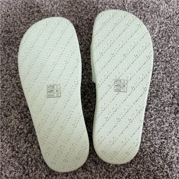 Lululemon NWT Pale Lime Green Restfeel Slides - Picture 4 of 5